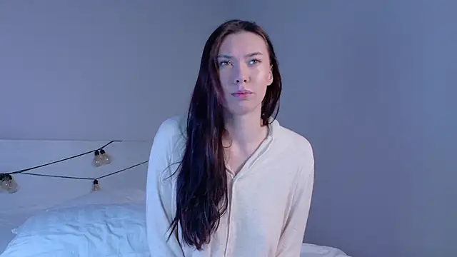 gwenonl1ne online show from April 24, 2026, 1:13 pm