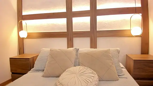 Aurea Silk online show from February 13, 2026, 8:20 pm