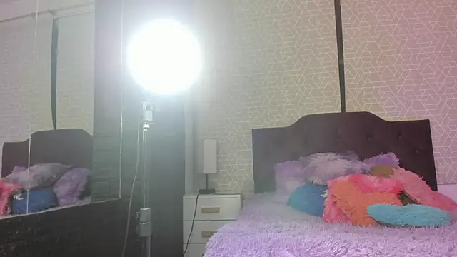 Snapshot of Sara_Love_1 chatting on April 25, 2026, 3:31 am Sara Love 1 online show from April 25, 2026, 3:31 am