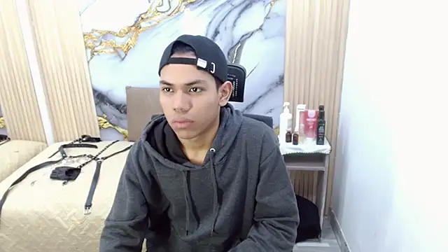 DaviidBuckx  online show from May 12, 2026, 2:52 am