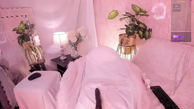Snapshot of NicoleJons_ chatting on April 8, 2026, 2:40 pm NicoleJons online show from April 8, 2026, 2:40 pm
