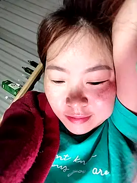 Yiyoongg online show from February 10, 2026, 11:26 pm