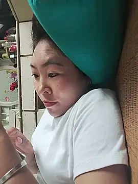 Snapshot of Yiyoongg chatting on July 29, 2026, 7:18 am Yiyoongg online show from July 29, 2026, 7:18 am