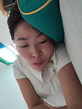 Snapshot of Yiyoongg chatting on July 20, 2026, 8:32 am Yiyoongg online show from July 20, 2026, 8:32 am