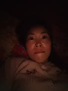 Snapshot of Yiyoongg chatting on June 14, 2026, 5:41 am Yiyoongg online show from June 14, 2026, 5:41 am