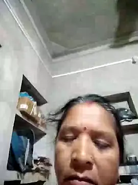 Snapshot of Loomaraj chatting on July 17, 2026, 11:35 pm Loomaraj online show from July 17, 2026, 11:35 pm