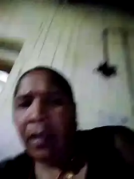 Snapshot of Loomaraj chatting on June 16, 2026, 5:57 pm Loomaraj online show from June 16, 2026, 5:57 pm