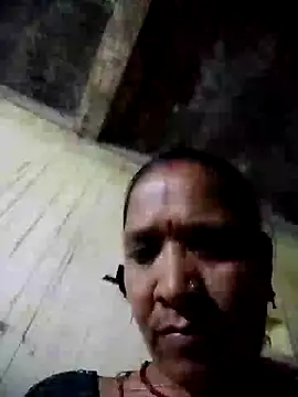 Snapshot of Loomaraj chatting on June 18, 2026, 5:29 pm Loomaraj online show from June 18, 2026, 5:29 pm