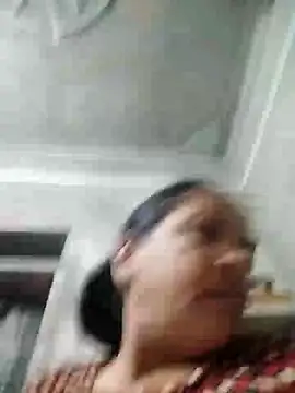 Snapshot of Loomaraj chatting on May 28, 2026, 10:04 pm Loomaraj online show from May 28, 2026, 10:04 pm