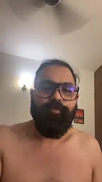 beerboy2222 online show from April 18, 2026, 9:33 am