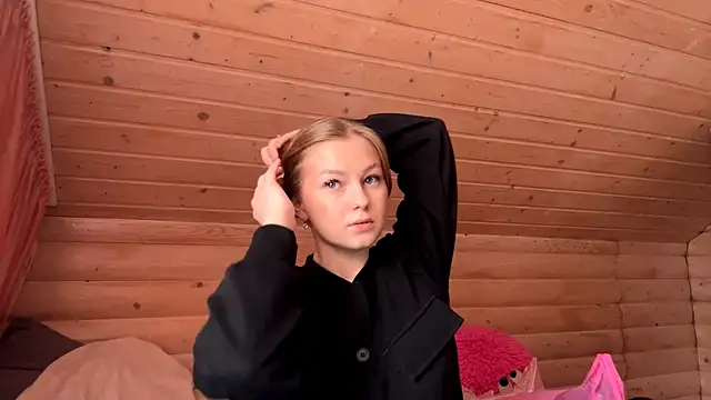 Snapshot of TessSamul chatting on May 1, 2026, 12:43 pm TessSamul online show from May 1, 2026, 12:43 pm