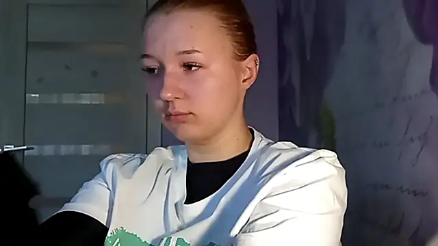 ChantayCambronne online show from April 26, 2026, 12:24 pm