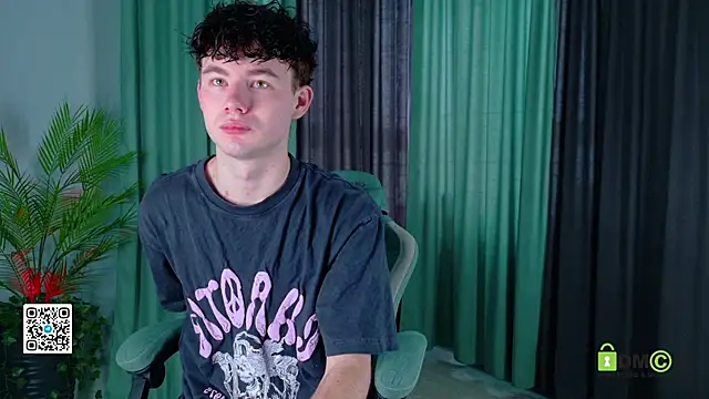 moon Gloww online show from March 26, 2026, 2:21 am