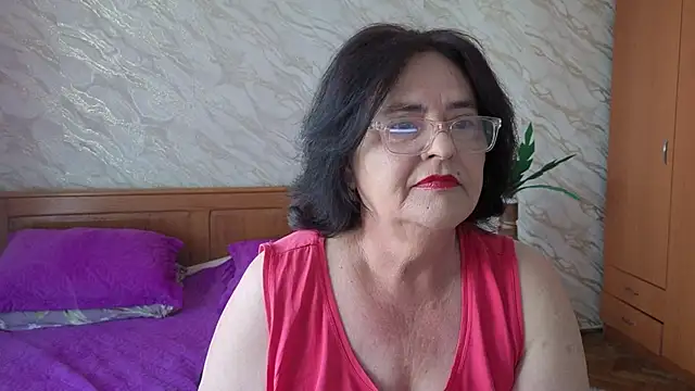 Snapshot of xMaryxAnne chatting on June 13, 2026, 5:49 am xMaryxAnne online show from June 13, 2026, 5:49 am