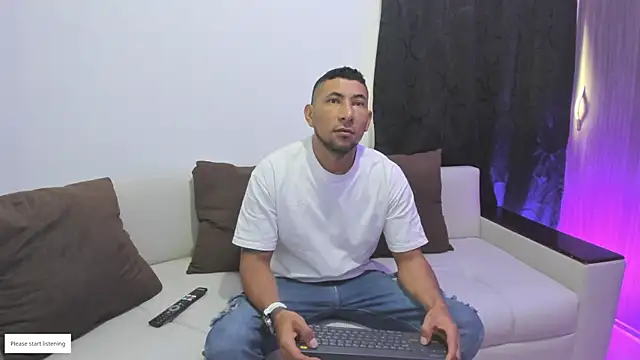 Snapshot of morganandmegan01 chatting on March 8, 2026, 2:20 pm morganandmegan01 online show from March 8, 2026, 2:20 pm