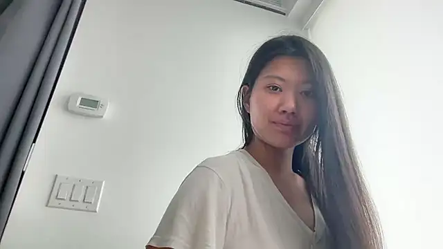 Joycelovely online show from May 13, 2026, 5:53 pm