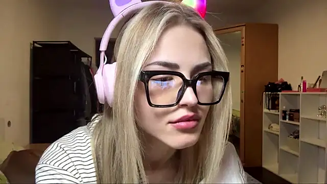 Evva mayy online show from March 27, 2026, 6:42 pm