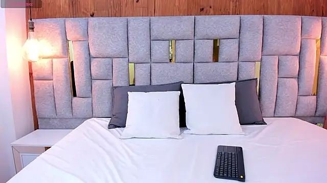 Nikky Red  online show from February 12, 2026, 4:23 am