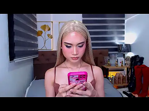 Snapshot of JuicyCockThea chatting on April 29, 2026, 6:14 pm JuicyCockThea online show from April 29, 2026, 6:14 pm