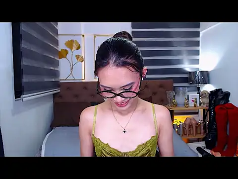Snapshot of JuicyCockThea chatting on April 28, 2026, 4:44 pm JuicyCockThea online show from April 28, 2026, 4:44 pm