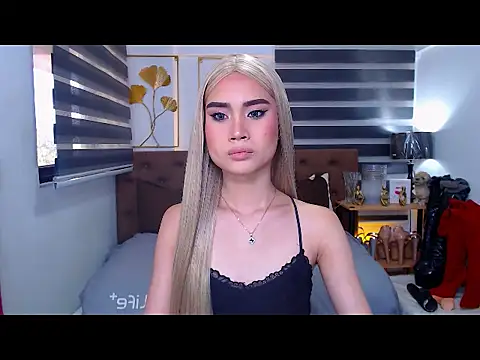 Snapshot of JuicyCockThea chatting on April 13, 2026, 1:31 am JuicyCockThea online show from April 13, 2026, 1:31 am
