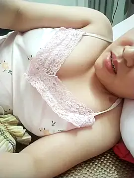 Snapshot of Strawberry-wet chatting on May 10, 2026, 5:48 pm Strawberry-wet online show from May 10, 2026, 5:48 pm