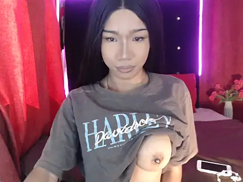 Snapshot of Queenoflustx chatting on April 26, 2026, 6:43 am Queenoflustx online show from April 26, 2026, 6:43 am