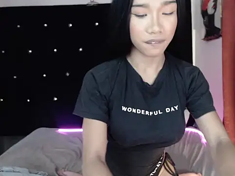 Snapshot of Queenoflustx chatting on April 21, 2026, 7:48 am Queenoflustx online show from April 21, 2026, 7:48 am