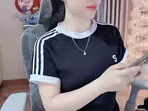 Snapshot of Agnelyn___ chatting on April 29, 2026, 11:14 am Agnelyn online show from April 29, 2026, 11:14 am