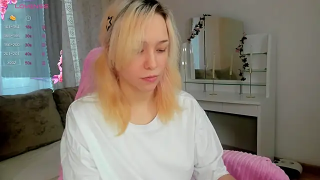 EmilyTrase online show from May 6, 2026, 1:09 am