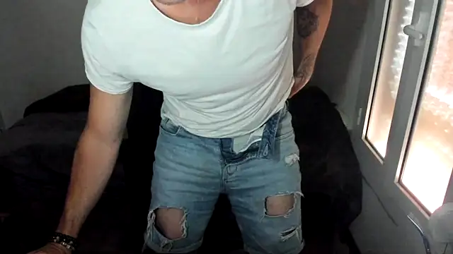 joaquin420 hot online show from May 1, 2026, 8:41 am