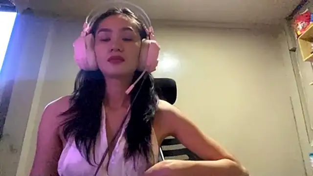 Snapshot of GenevaNicarry chatting on February 14, 2026, 12:11 am GenevaNicarry online show from February 14, 2026, 12:11 am