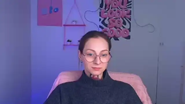 Snapshot of Esmi_Winter chatting on April 23, 2026, 11:38 am Esmi Winter online show from April 23, 2026, 11:38 am