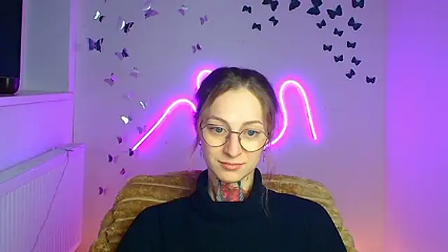 Snapshot of Esmi_Winter chatting on April 13, 2026, 5:39 pm Esmi Winter online show from April 13, 2026, 5:39 pm