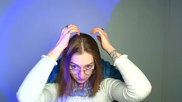 Esmi Winter online show from February 24, 2026, 6:25 am