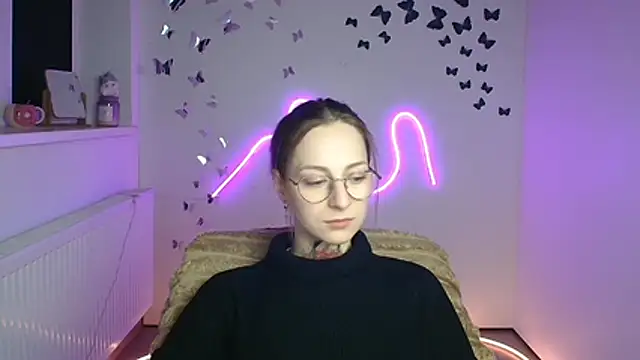 Snapshot of Esmi_Winter chatting on April 15, 2026, 11:27 am Esmi Winter online show from April 15, 2026, 11:27 am