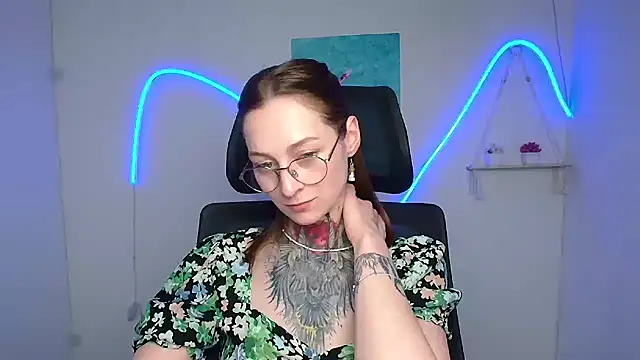 Snapshot of Esmi_Winter chatting on May 7, 2026, 11:46 am Esmi Winter online show from May 7, 2026, 11:46 am