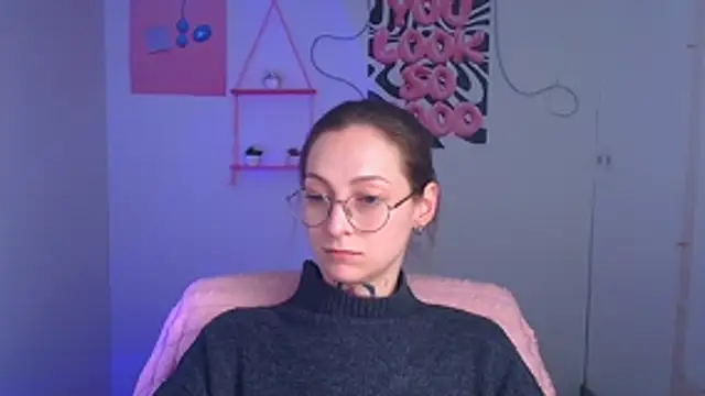 Snapshot of Esmi_Winter chatting on April 23, 2026, 12:29 pm Esmi Winter online show from April 23, 2026, 12:29 pm