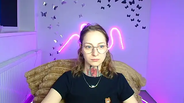 Snapshot of Esmi_Winter chatting on April 2, 2026, 11:50 am Esmi Winter online show from April 2, 2026, 11:50 am