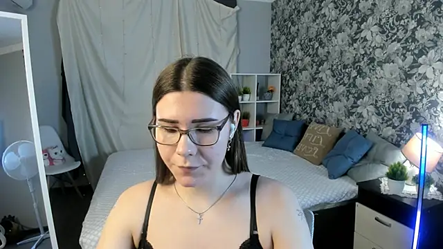 Snapshot of Coraline_kitty chatting on April 28, 2026, 12:42 pm Coraline kitty online show from April 28, 2026, 12:42 pm