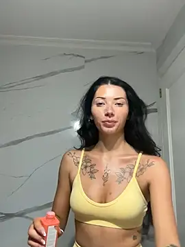 Karmenlovex online show from February 18, 2026, 5:42 pm