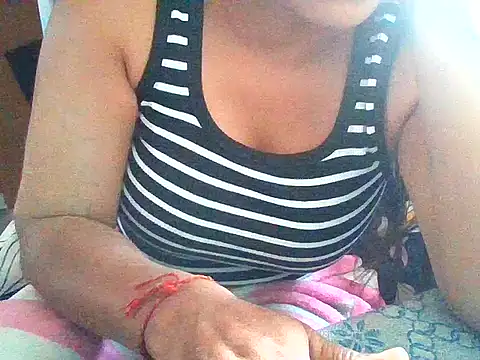 Snapshot of 02Hot-Queen chatting on February 21, 2026, 4:47 am 02Hot-Queen online show from February 21, 2026, 4:47 am