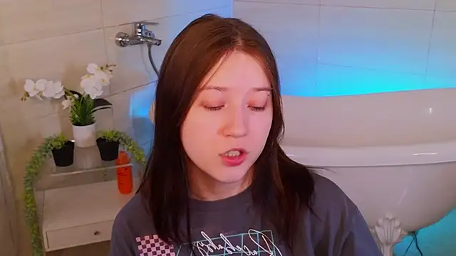 MmollyMay online show from March 3, 2026, 10:11 am