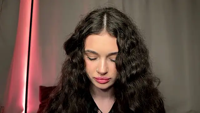 Snapshot of Moonfaairy chatting on March 11, 2026, 7:52 pm Moonfaairy online show from March 11, 2026, 7:52 pm