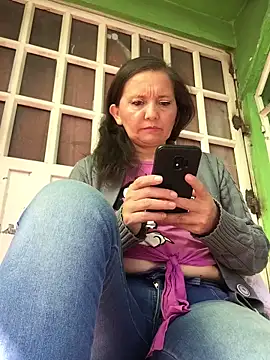 Alexamontiel  online show from May 9, 2026, 8:23 pm