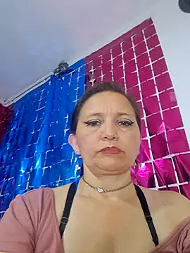 Alexamontiel  online show from April 21, 2026, 2:47 am