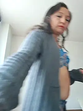 Alexamontiel  online show from May 13, 2026, 2:02 pm