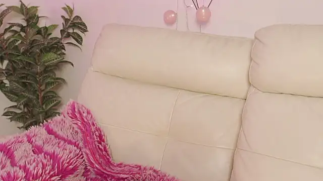 Shopie Colucci online show from March 2, 2026, 9:44 pm