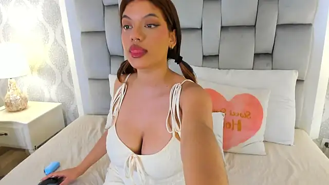Snapshot of keiira_foxxx chatting on April 14, 2026, 11:37 am keiira foxxx online show from April 14, 2026, 11:37 am