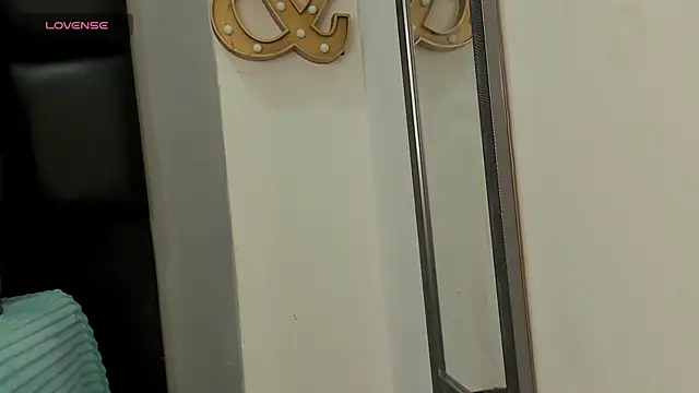 Snapshot of Criistal_castro chatting on March 6, 2026, 12:00 pm Criistal castro online show from March 6, 2026, 12:00 pm